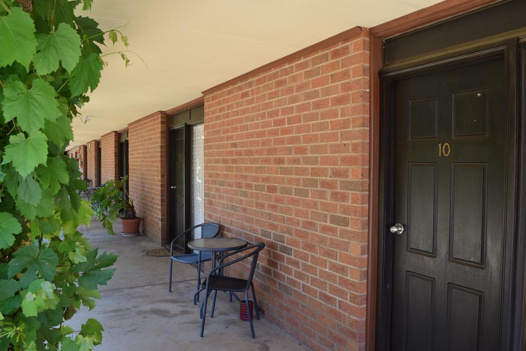 Roundhouse Motel Peterborough Room photo